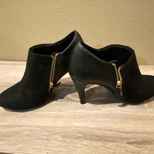 Like New. Black Boot/Heels. Size 5